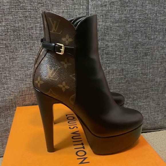 Louis Vuitton Boots - Picture 4 of 8